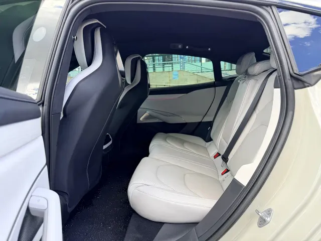 Xiaomi SU7 — Фото автомобиля 14