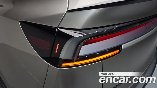 Tesla Model Y — Фото автомобиля 23