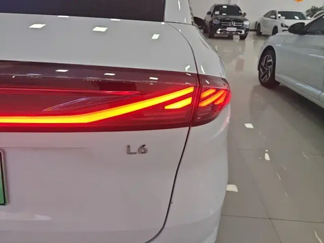 Geely Galaxy L6 — Фото автомобиля 7