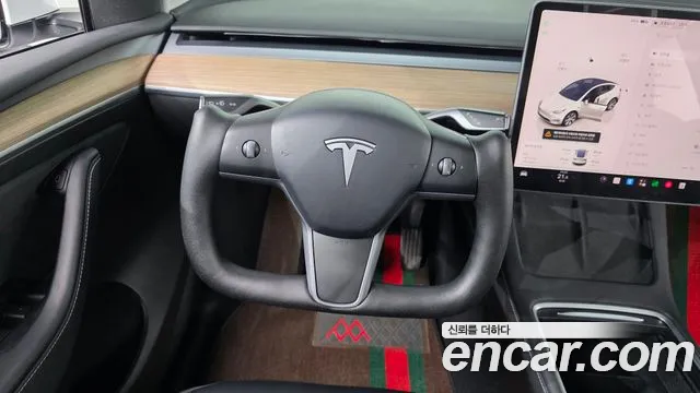 Tesla Model Y — Фото автомобиля 13