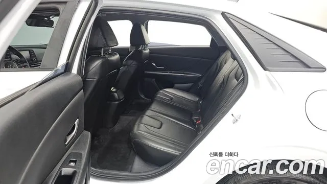 Hyundai AVANTE Avante (CN7) — Фото автомобиля 12