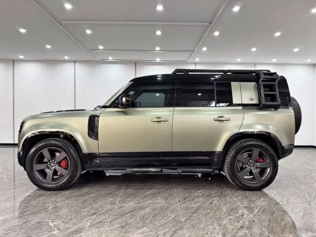 Land Rover Defender — Фото автомобиля 7
