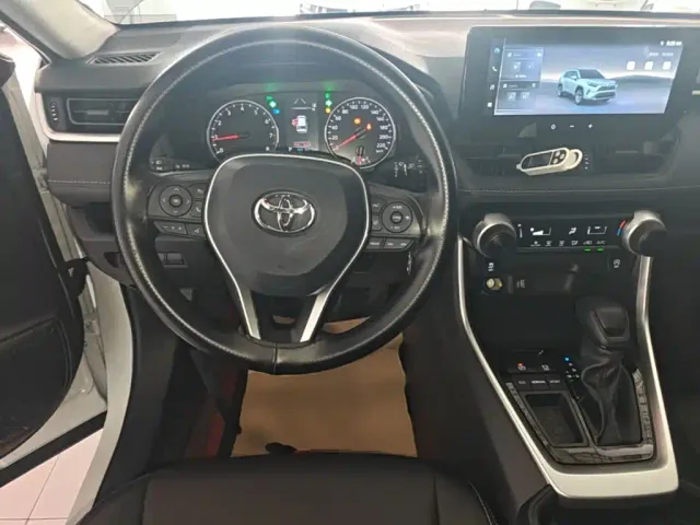 Toyota RAV4 — Фото автомобиля 10
