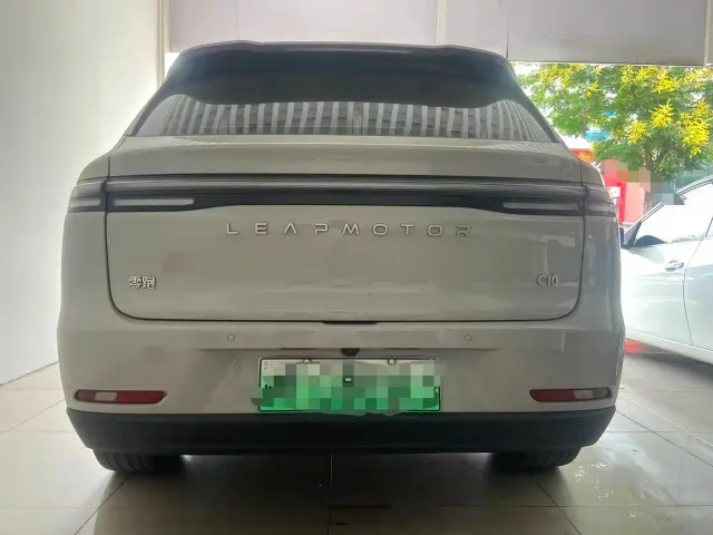Leapmotor C10 — Фото автомобиля 8