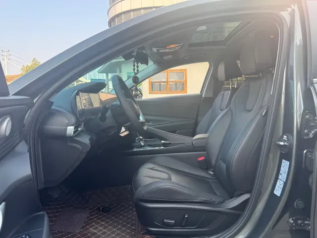 Hyundai Elantra — Фото автомобиля 10