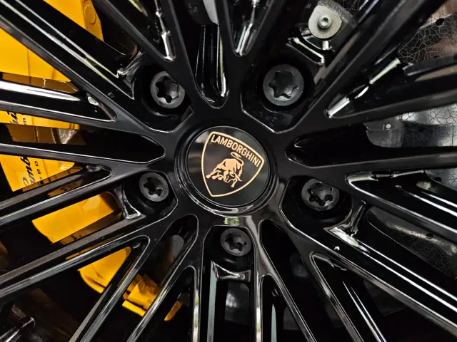 Lamborghini Urus — Фото автомобиля 12