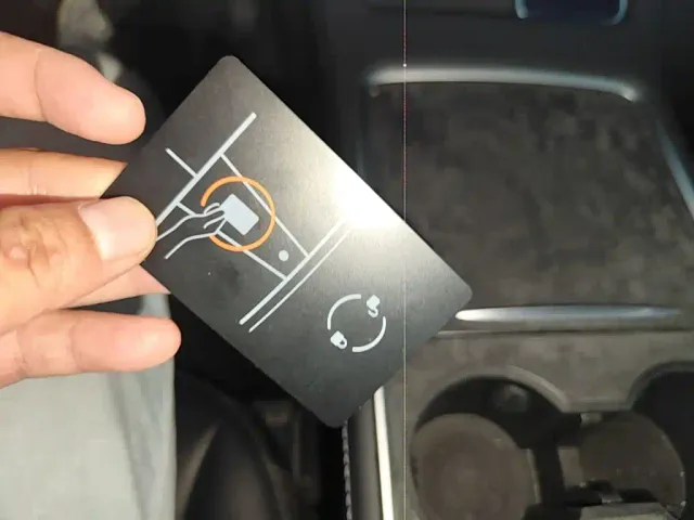 Tesla Model Y — Фото автомобиля 8