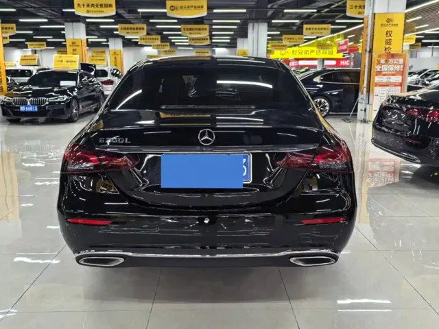 Mercedes-Benz E-Class — Фото автомобиля 14