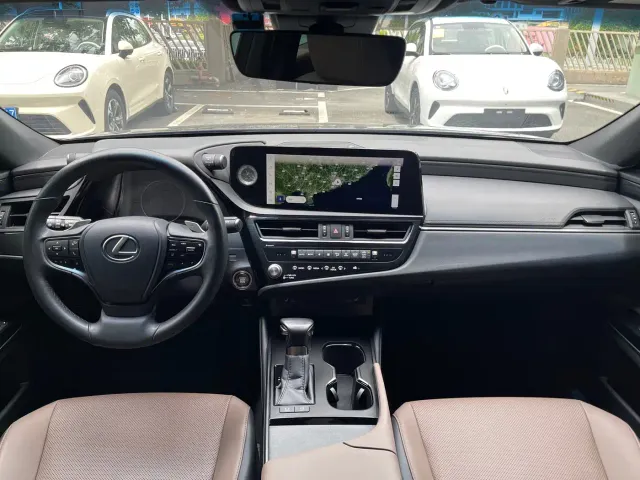 Lexus ES — Фото автомобиля 3