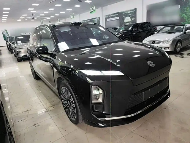 Nio ES8 — Фото автомобиля 21