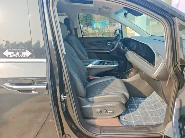 Maxus G90 — Фото автомобиля 24