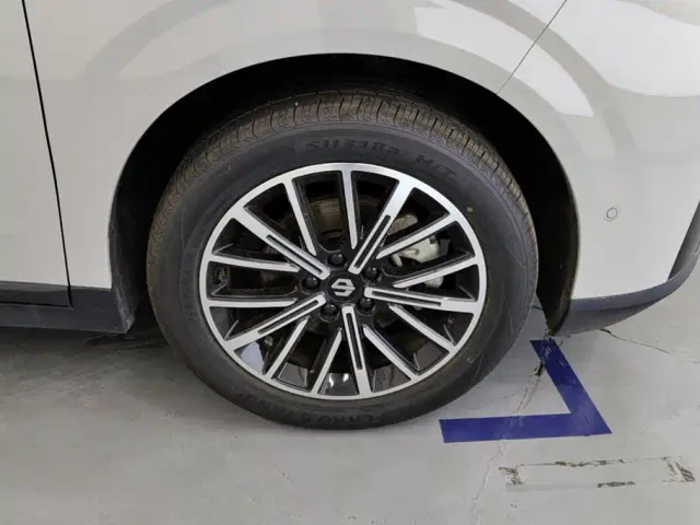 Leapmotor B10 — Фото автомобиля 6