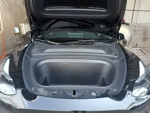 Tesla Model Y — Фото автомобиля 19