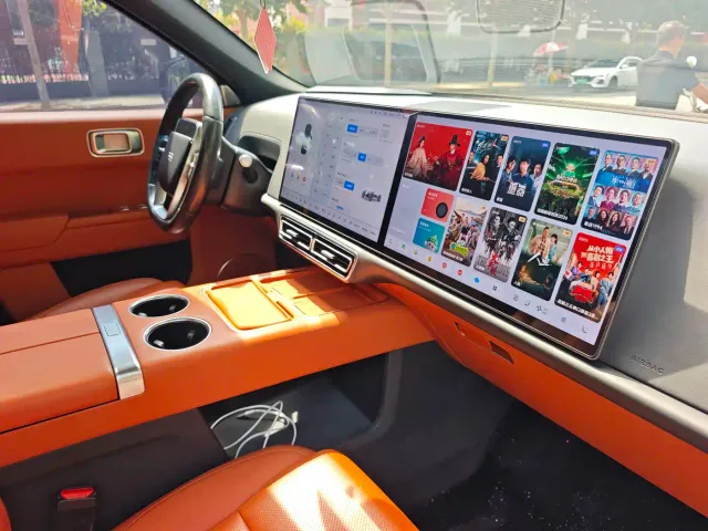 Li Auto L8 — Фото автомобиля 6