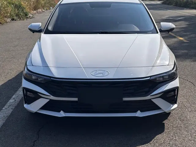 Hyundai Elantra — Фото автомобиля 3