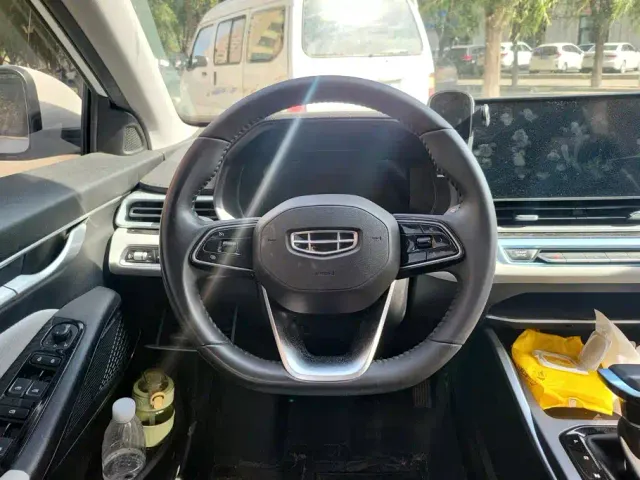 Geely Emgrand — Фото автомобиля 14