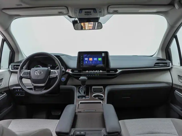 Toyota Sienna — Фото автомобиля 9