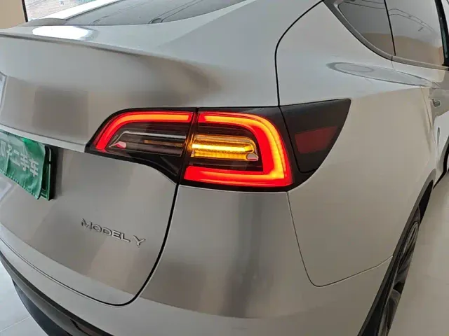 Tesla Model Y — Фото автомобиля 7