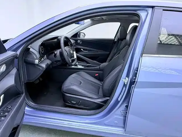 Hyundai Elantra — Фото автомобиля 5