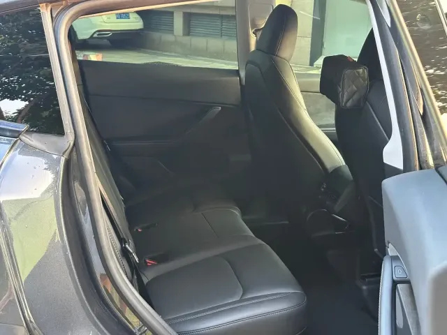 Tesla Model Y — Фото автомобиля 6