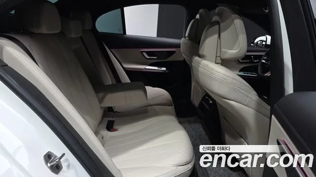 Mercedes-Benz E-Class — Фото автомобиля 11
