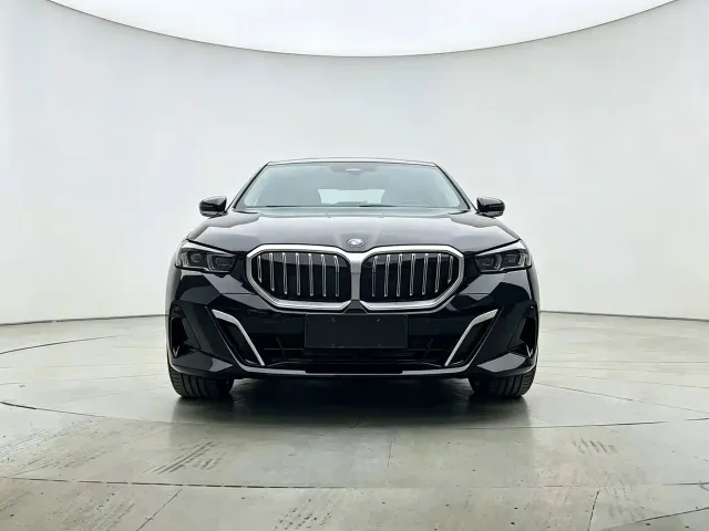 BMW 5 Series — Фото автомобиля 2