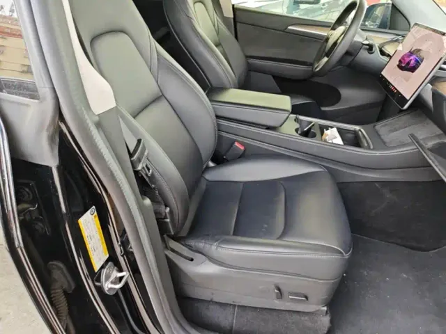 Tesla Model Y — Фото автомобиля 24