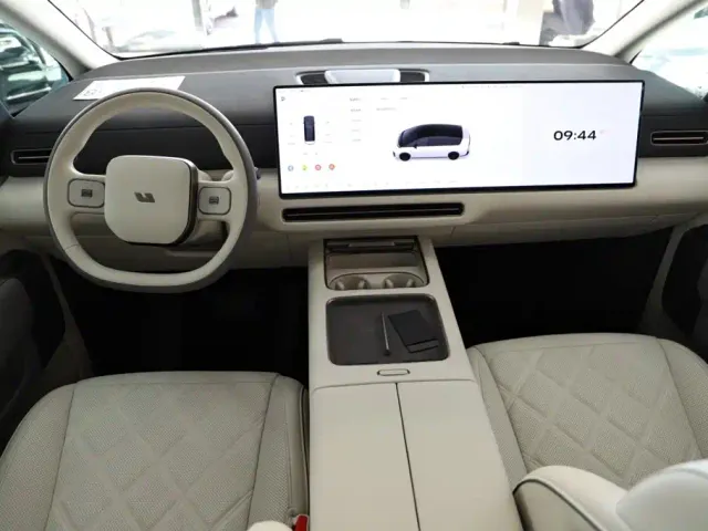 Li Auto MEGA — Фото автомобиля 17