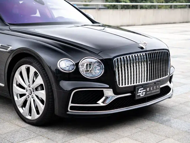 Bentley Flying Spur — Фото автомобиля 20