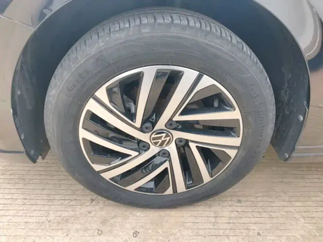 Volkswagen Lavida — Фото автомобиля 22