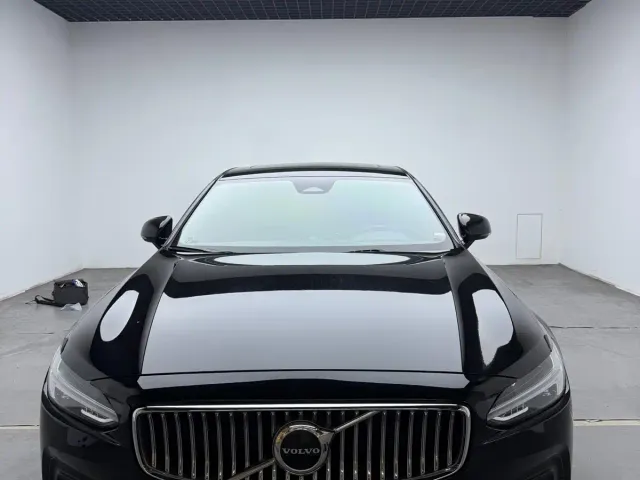 Volvo S90 — Фото автомобиля 2