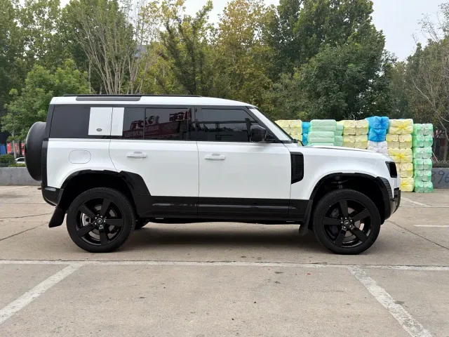 Land Rover Defender — Фото автомобиля 16