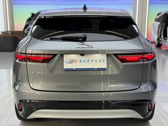 Jaguar F-Pace — Фото автомобиля 9