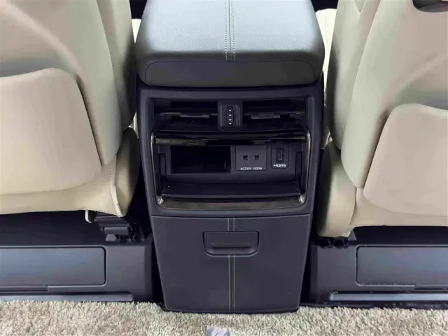 Toyota Alphard — Фото автомобиля 13