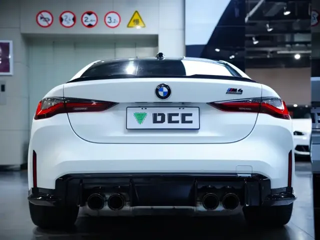 BMW M4 — Фото автомобиля 12