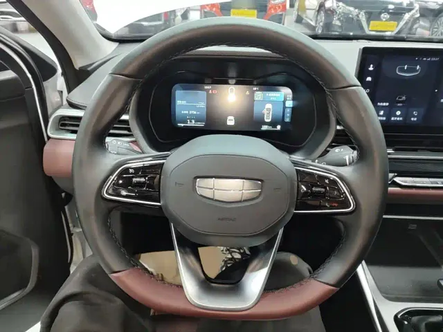 Geely Emgrand — Фото автомобиля 10