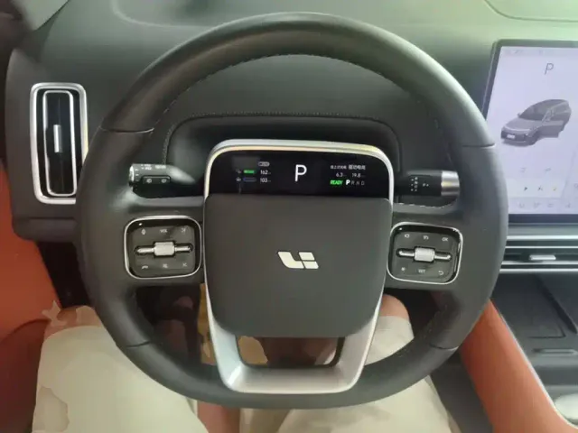 Li Auto L8 — Фото автомобиля 10