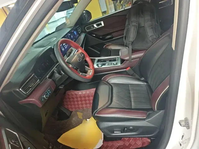 Ford Explorer — Фото автомобиля 14