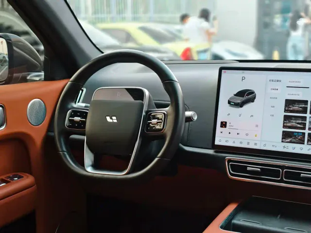 Li Auto L7 — Фото автомобиля 15