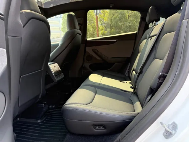 Tesla Model Y — Фото автомобиля 6