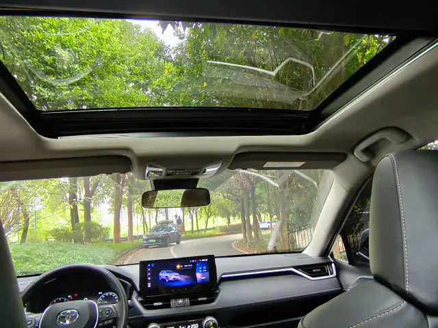 Toyota RAV4 — Фото автомобиля 12