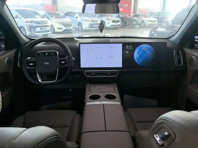 Li Auto L7 — Фото автомобиля 9