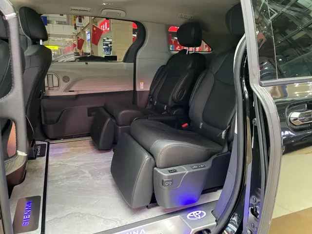 Toyota Sienna — Фото автомобиля 12