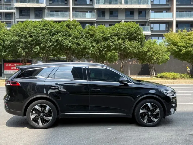 BYD Tang — Фото автомобиля 4
