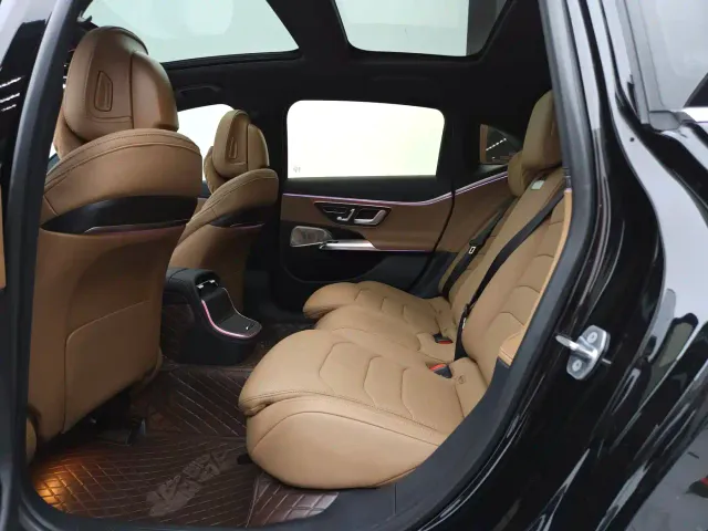 Mercedes-Benz E-Class — Фото автомобиля 9
