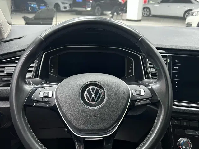 Volkswagen T-Roc — Фото автомобиля 10