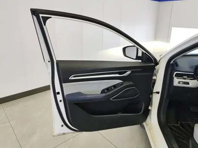 Geely Emgrand — Фото автомобиля 7