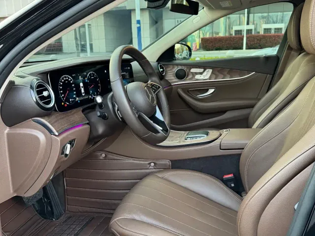 Mercedes-Benz E-Class — Фото автомобиля 3