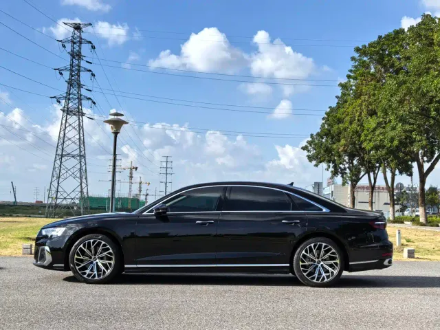 Audi A8 — Фото автомобиля 5