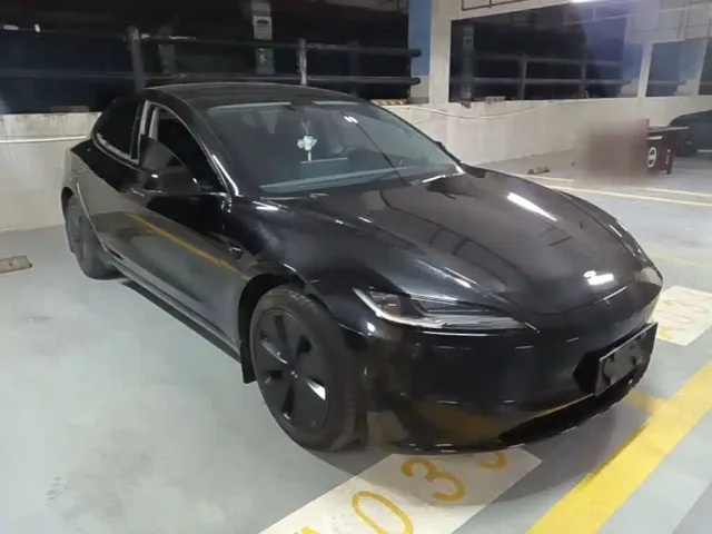 Tesla Model 3 — Фото автомобиля 3